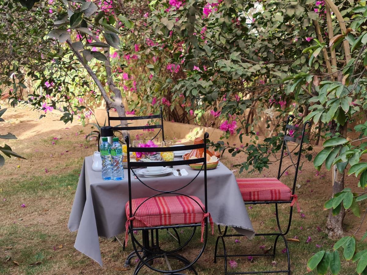 Le Souimanga Bleu Saly Bed and Breakfast Exterior foto