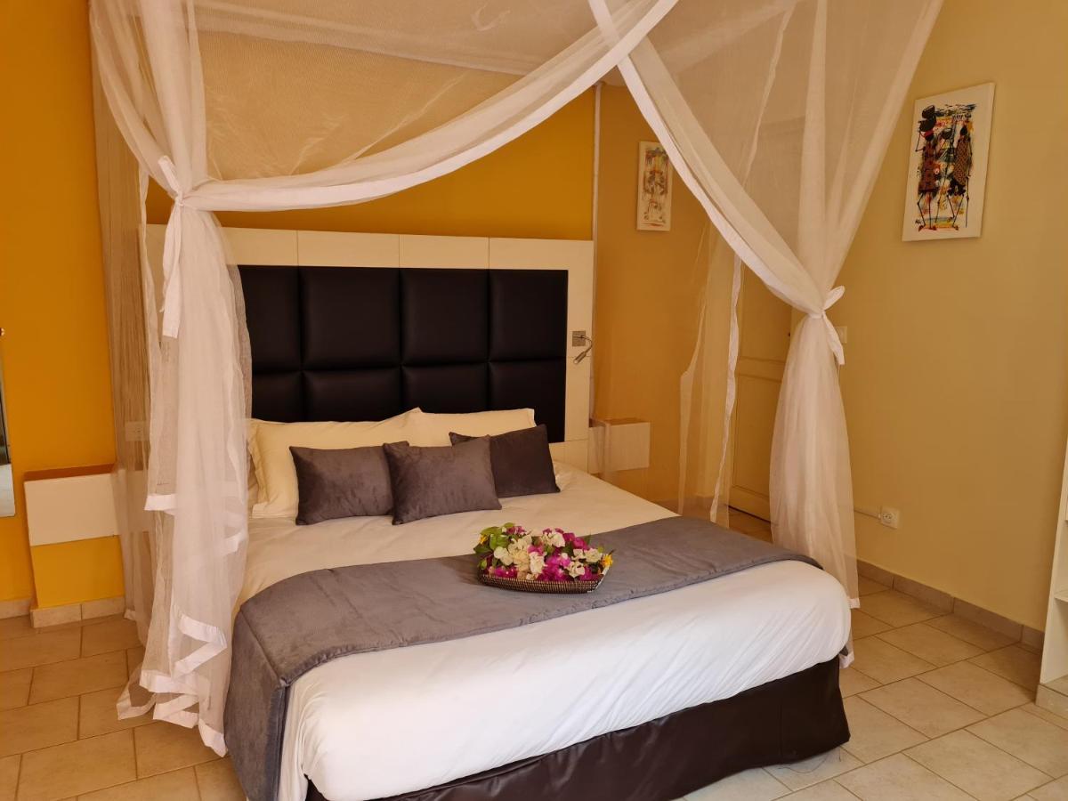 Le Souimanga Bleu Saly Bed and Breakfast Exterior foto