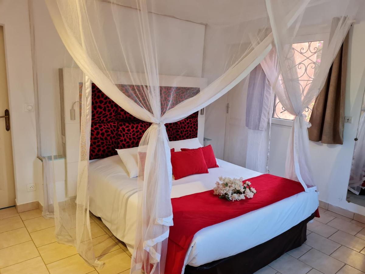 Le Souimanga Bleu Saly Bed and Breakfast Exterior foto