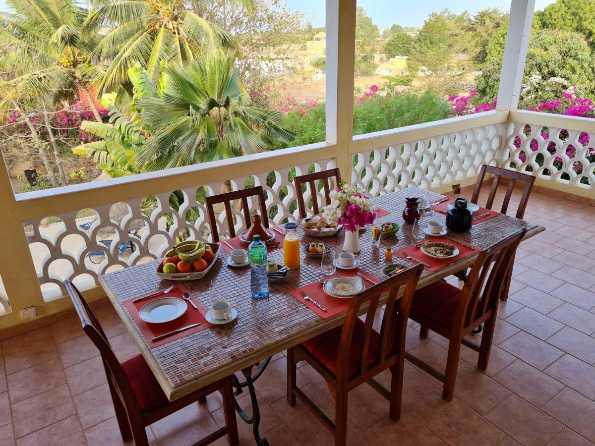 Le Souimanga Bleu Saly Bed and Breakfast Exterior foto