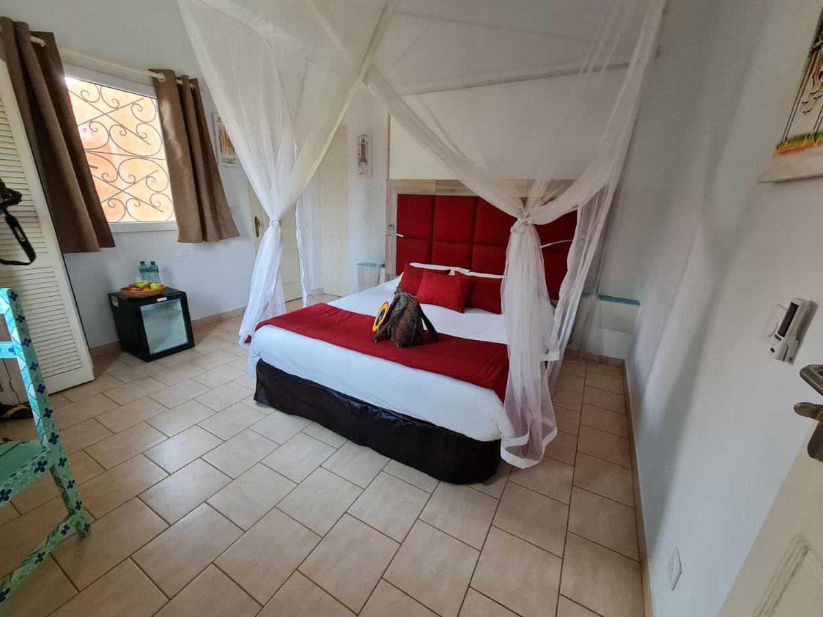 Le Souimanga Bleu Saly Bed and Breakfast Exterior foto