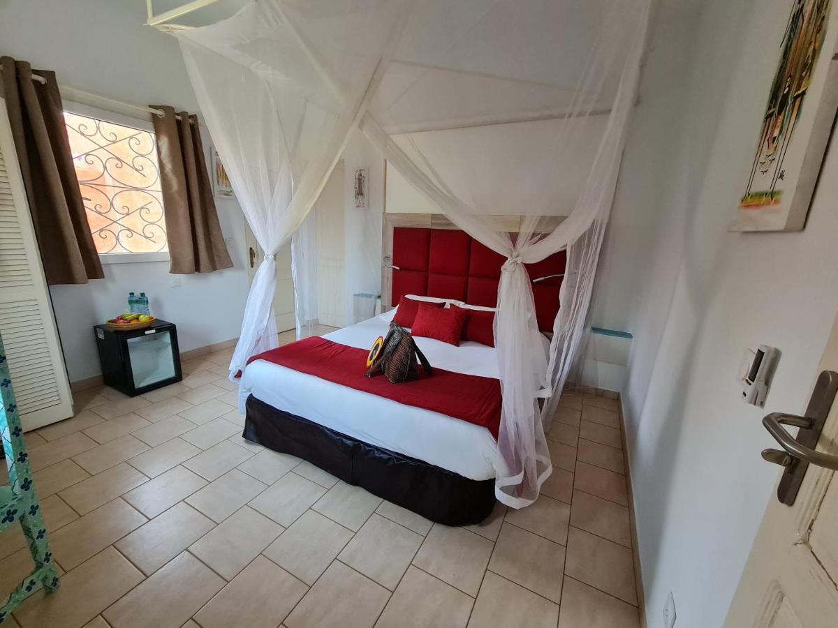 Le Souimanga Bleu Saly Bed and Breakfast Exterior foto
