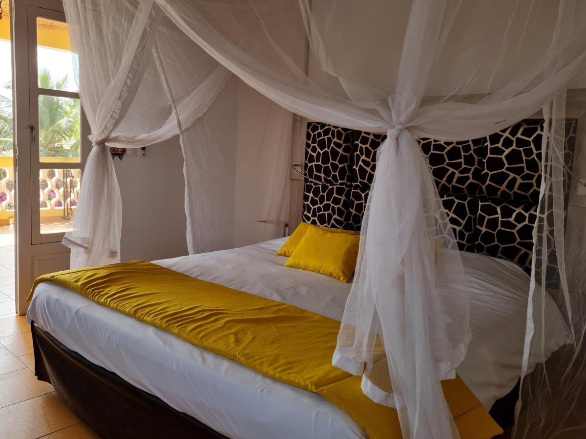 Le Souimanga Bleu Saly Bed and Breakfast Exterior foto