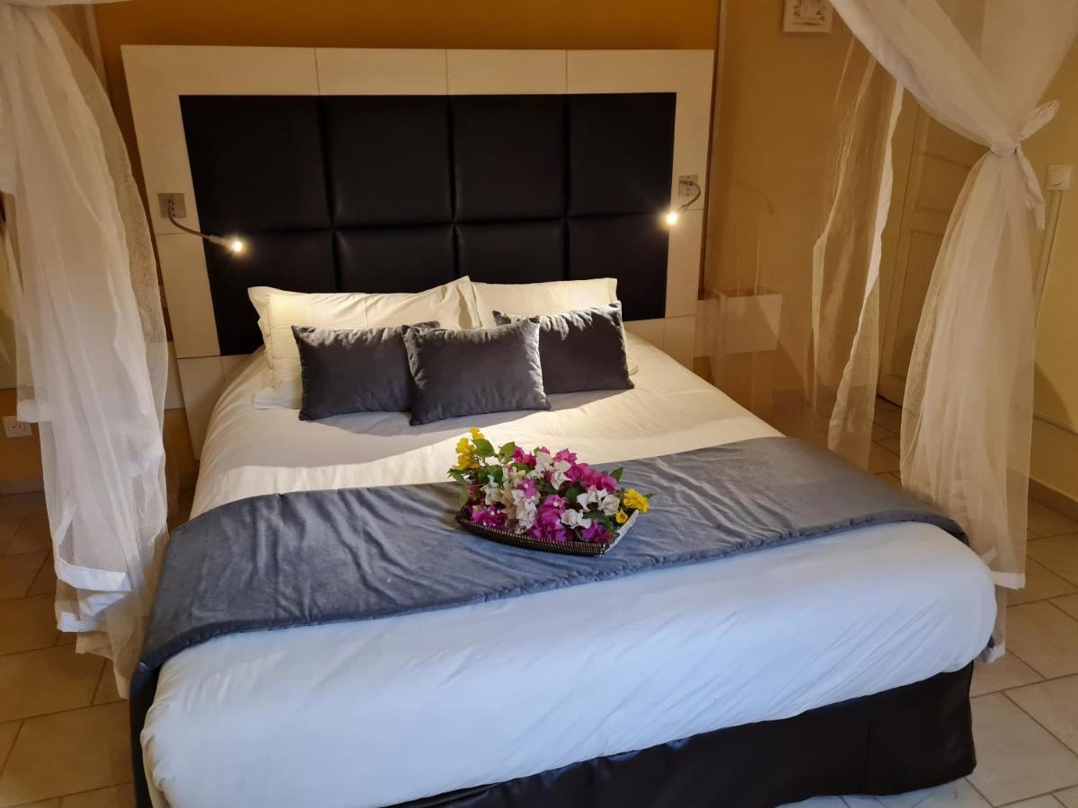 Le Souimanga Bleu Saly Bed and Breakfast Exterior foto