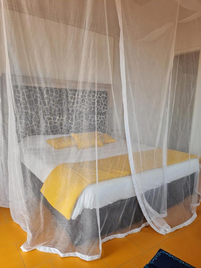 Le Souimanga Bleu Saly Bed and Breakfast Exterior foto