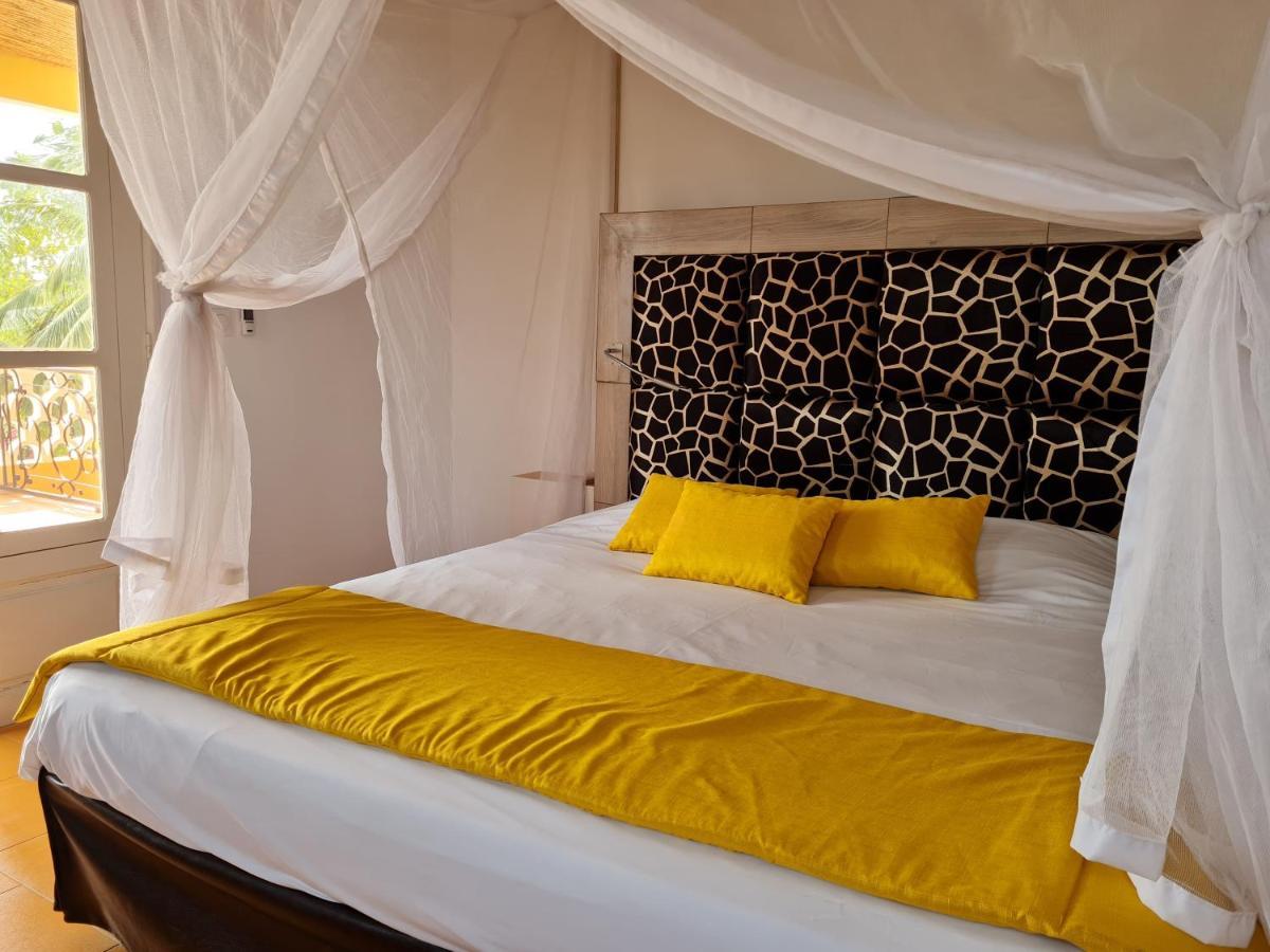 Le Souimanga Bleu Saly Bed and Breakfast Exterior foto