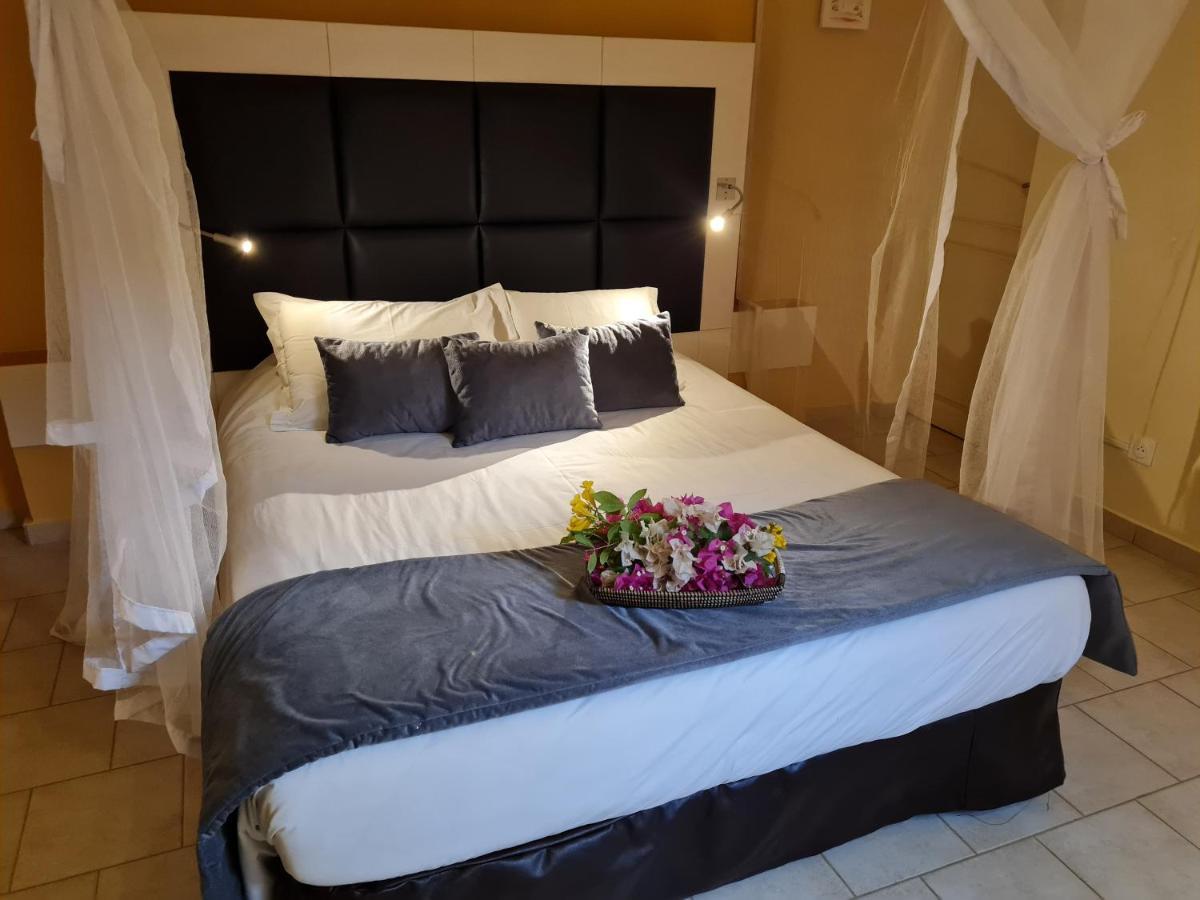 Le Souimanga Bleu Saly Bed and Breakfast Exterior foto
